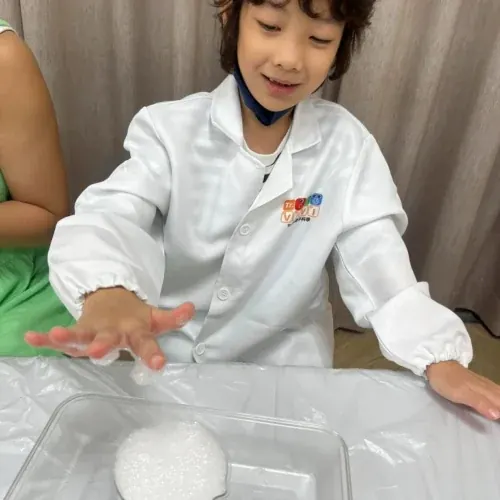 A2. 夢幻仙境乾冰實驗室 活動現場照片 3
