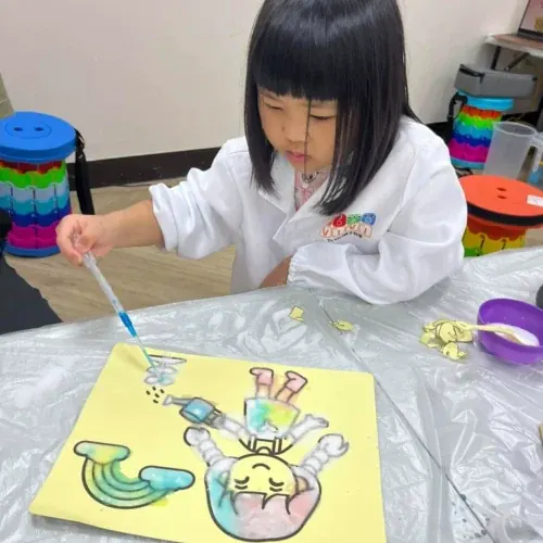 A6. 毛細現象實驗室－花朵擴香瓶 DIY、爬高高的水精靈 活動現場照片 1