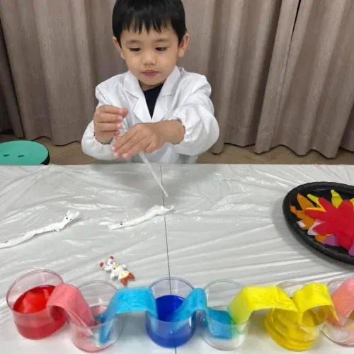 A6. 毛細現象實驗室－花朵擴香瓶 DIY、爬高高的水精靈 活動現場照片 2