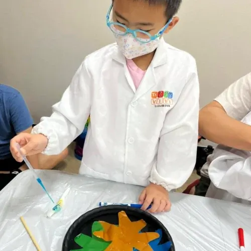 A6. 毛細現象實驗室－花朵擴香瓶 DIY、爬高高的水精靈 活動現場照片 4