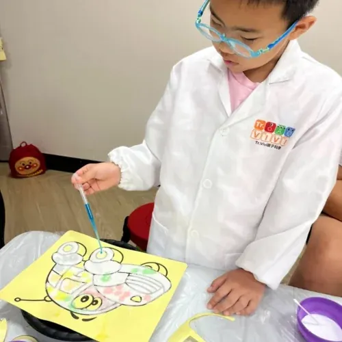 A6. 毛細現象實驗室－花朵擴香瓶 DIY、爬高高的水精靈 活動現場照片 8