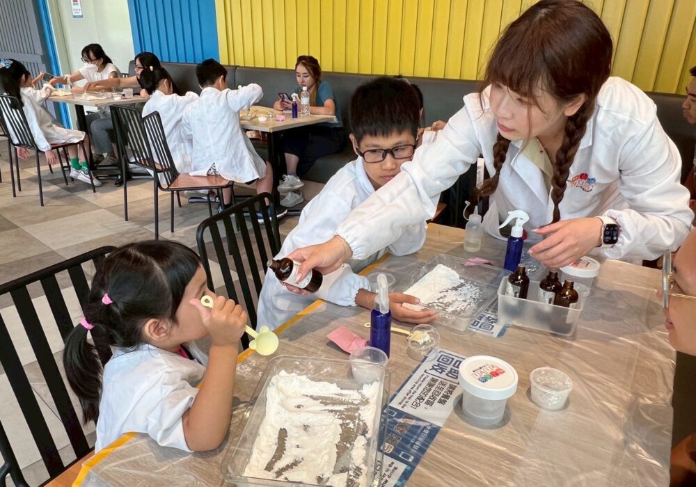 Tr.Vivi親子科學x Lalaport台中
