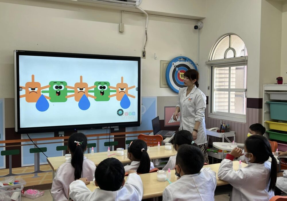 Tr.Vivi親子科學x 長頸鹿美語