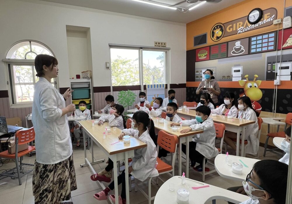 Tr.Vivi親子科學x 長頸鹿美語