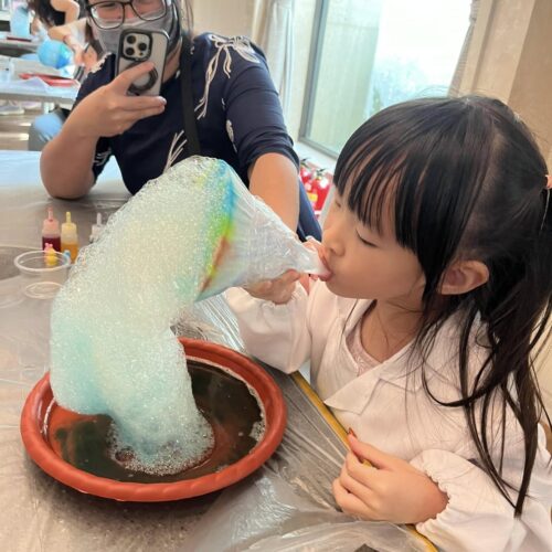 Tr.Vivi親子科學-彩虹泡泡龍