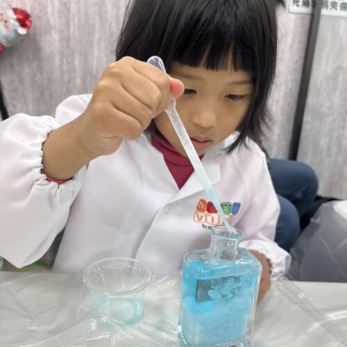 Tr.Vivi親子科學-聖誕雪花天氣瓶DIY