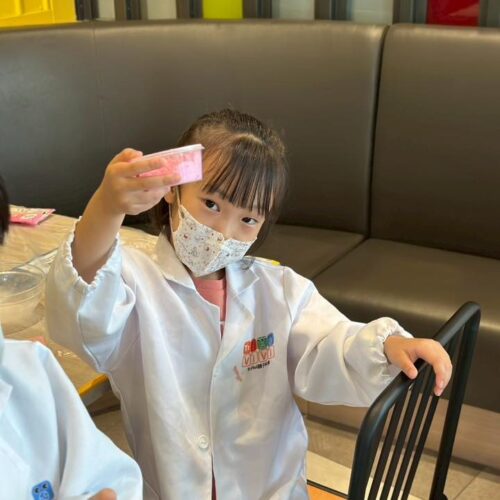 Tr.Vivi親子科學-果凍精靈沐浴劑 DIY