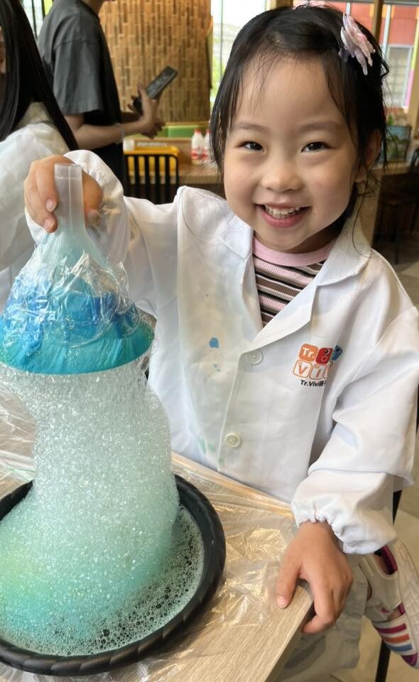 Tr.Vivi親子科學-彩虹泡泡龍